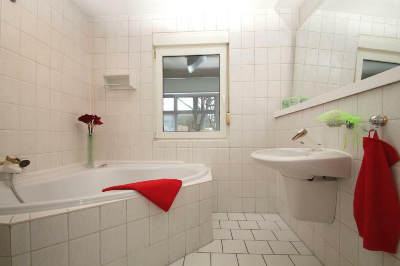 Urlaub Im Wintergarten Rostock-Lichtenhagen-Dorf Apartment Exterior photo